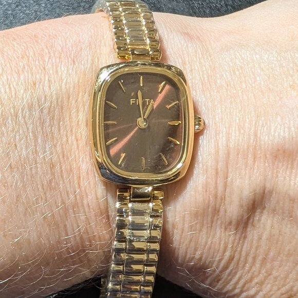✨ **New, With Tags - never worn! Elegant Small Gold Watch - Vintage Style** ✨ - Picture 1 of 10